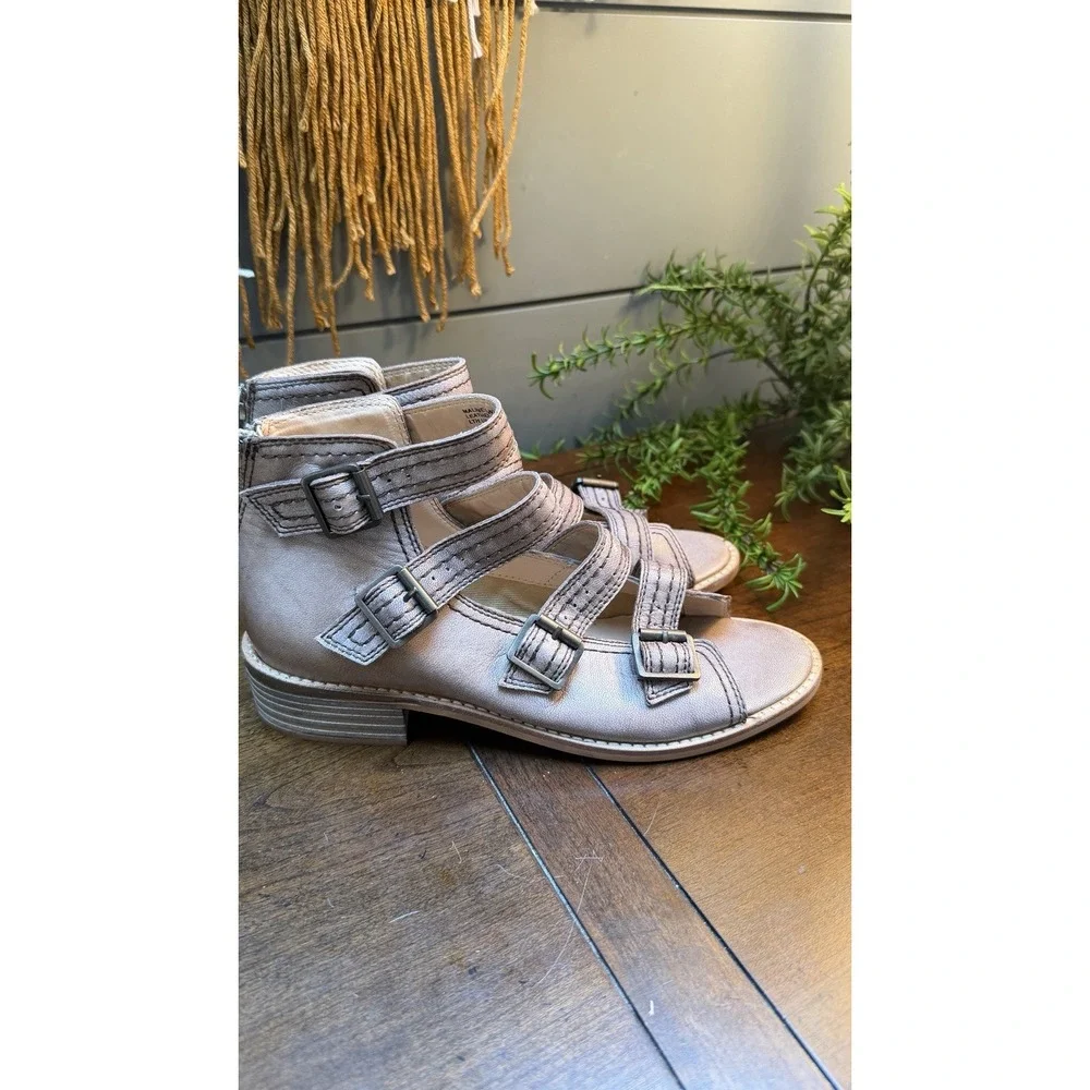 Gimmicks Sandals Womens Size 6.5 Tan Navaline Gladiator Zip Buckle CW1127-230
